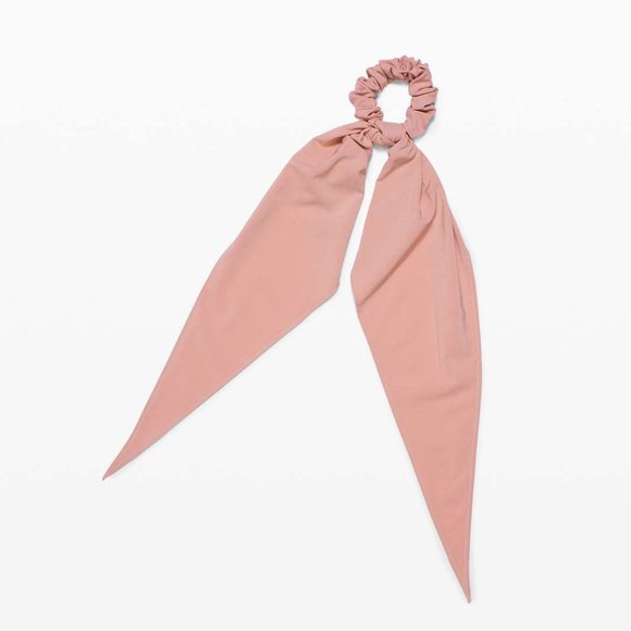 ***NWOT Lululemon Uplifting Scrunchie *Flow*** - Picture 2 of 3